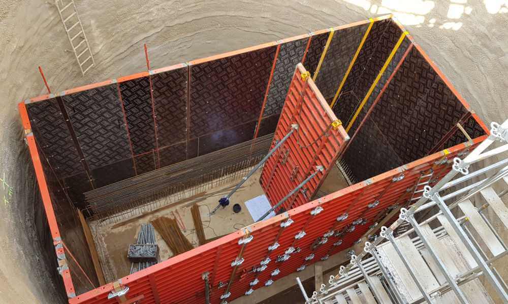 Herstellung Pumpwerk in Ortbeton in 20m tiefer Spritzbetongrube